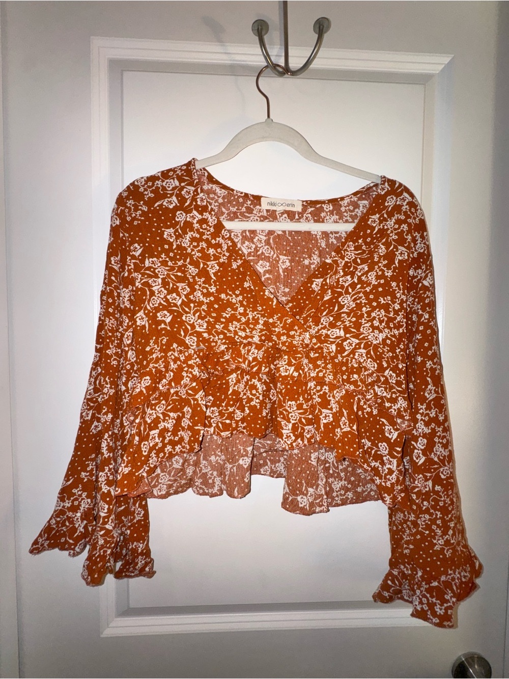 🟦Nikki + Erin Rust Floral V-Neck Ruffle Blouse